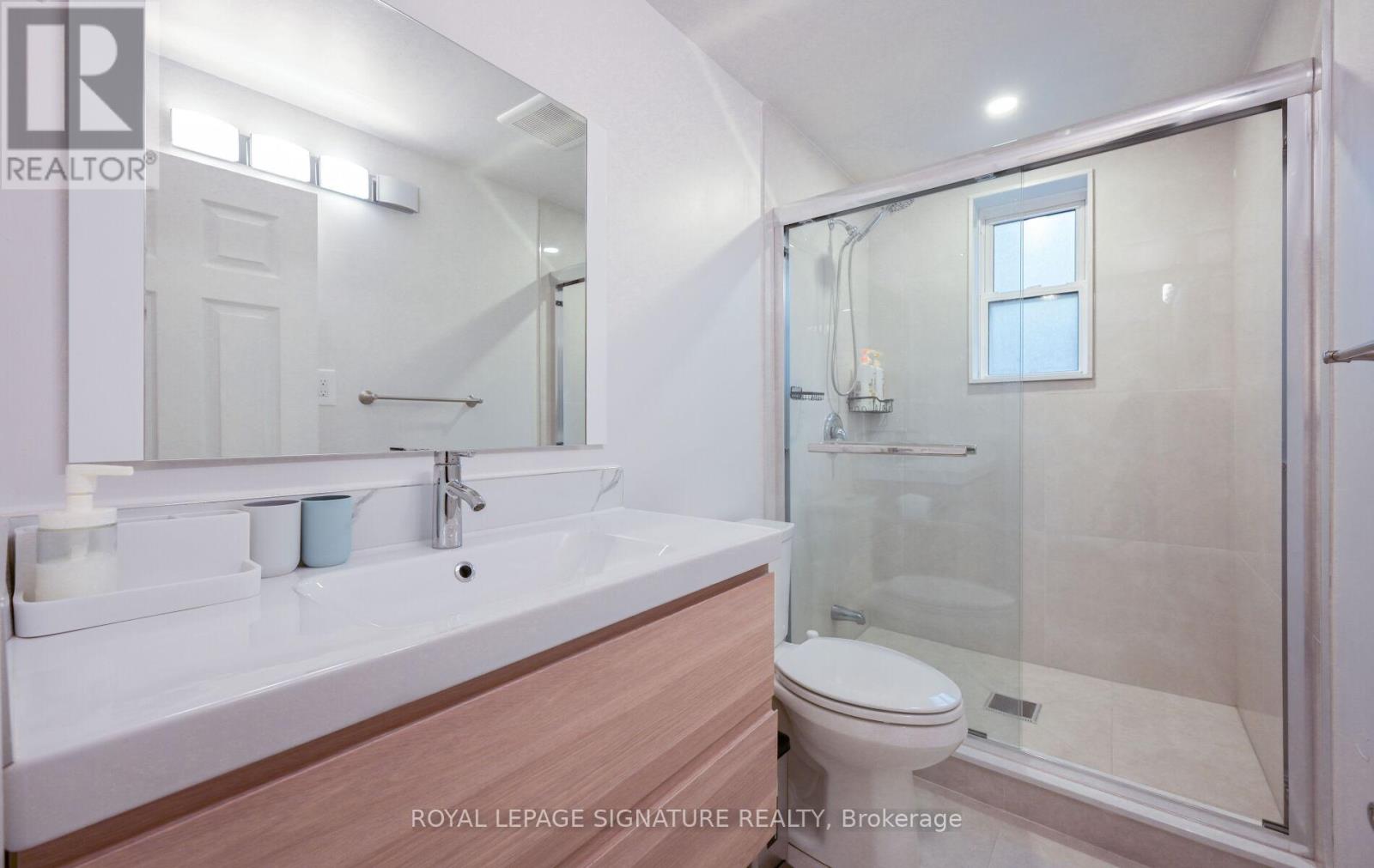 Upper - 466 Pape Avenue, Toronto, Ontario  M4K 3P7 - Photo 26 - E12431827