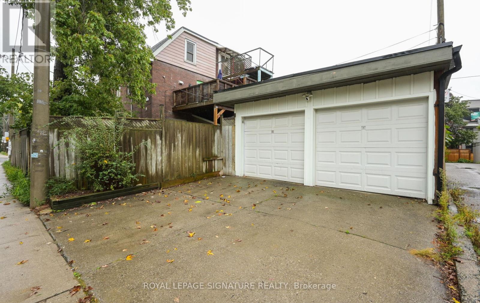 Upper - 466 Pape Avenue, Toronto, Ontario  M4K 3P7 - Photo 33 - E12431827