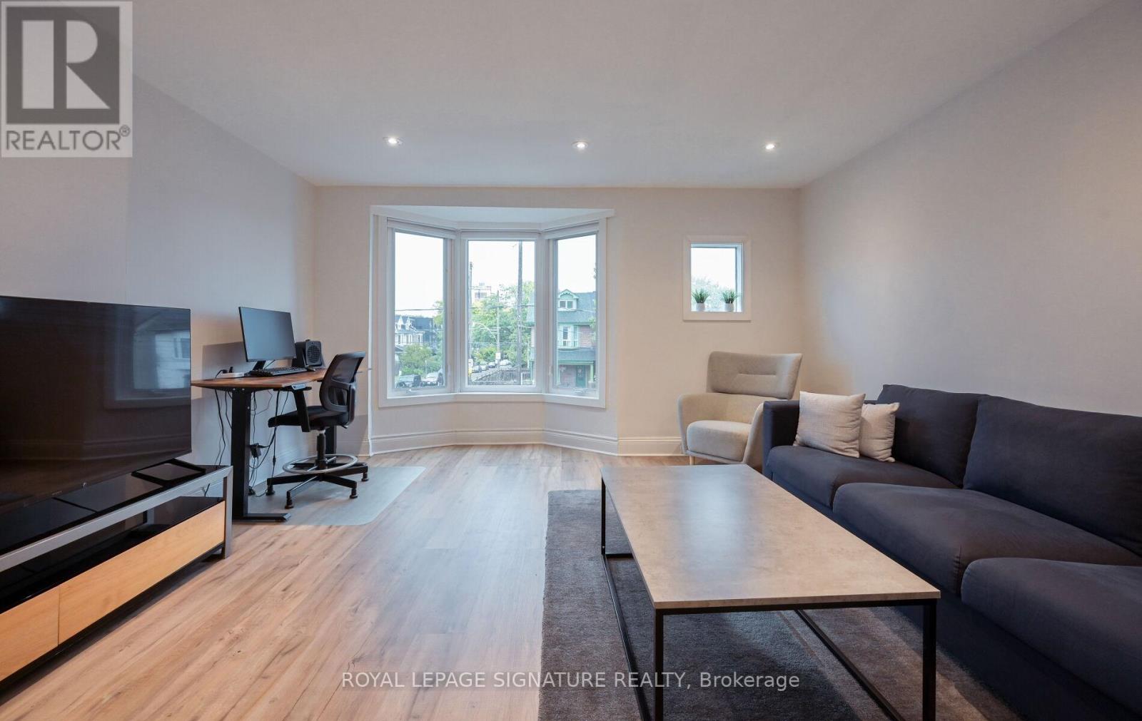 Upper - 466 Pape Avenue, Toronto, Ontario  M4K 3P7 - Photo 4 - E12431827