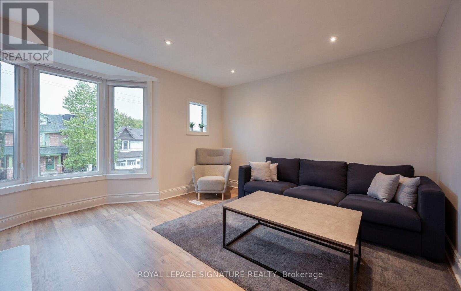 Upper - 466 Pape Avenue, Toronto, Ontario  M4K 3P7 - Photo 5 - E12431827