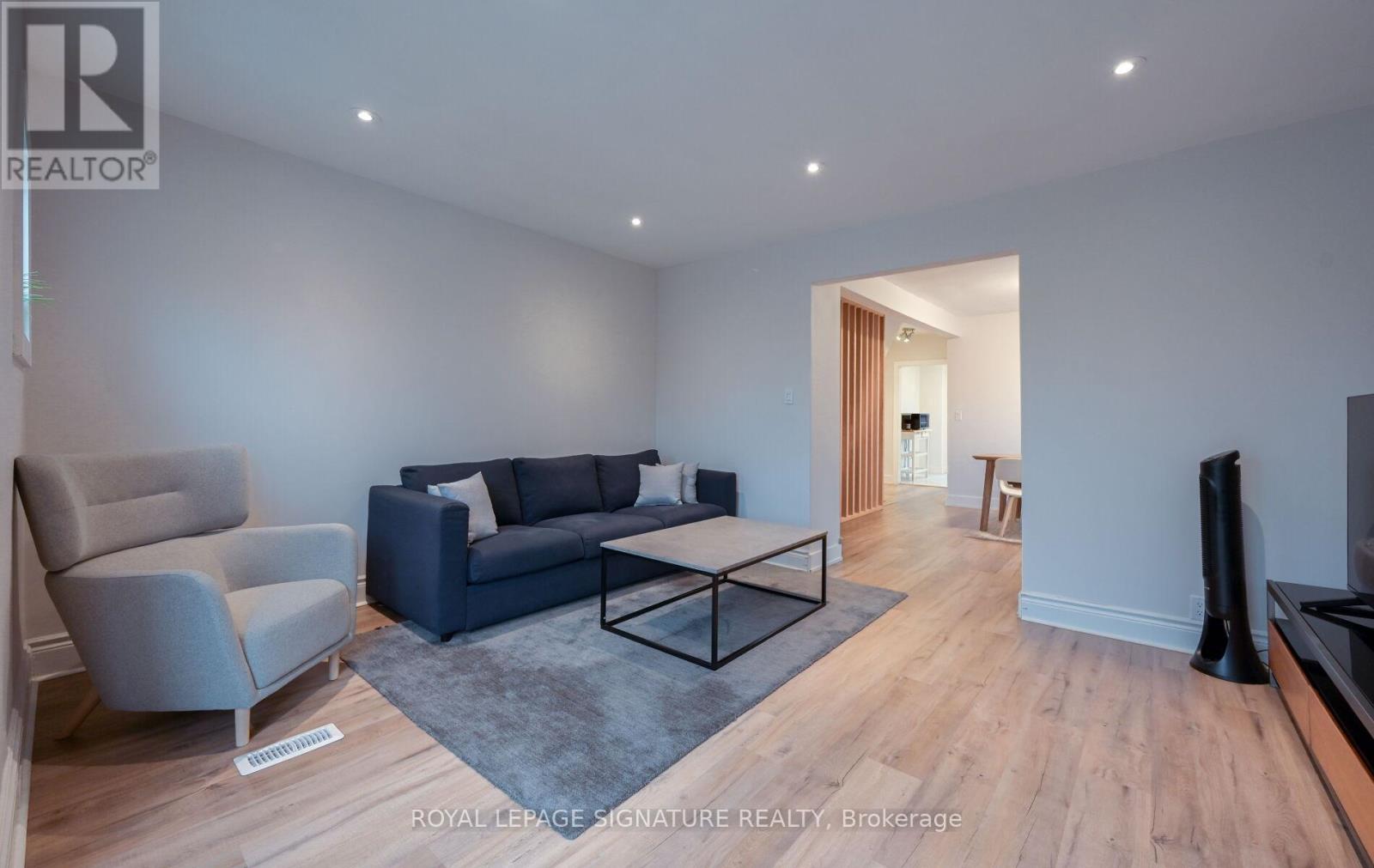 Upper - 466 Pape Avenue, Toronto, Ontario  M4K 3P7 - Photo 6 - E12431827