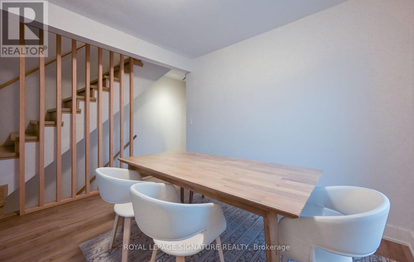Upper - 466 Pape Avenue, Toronto, Ontario  M4K 3P7 - Photo 8 - E12431827