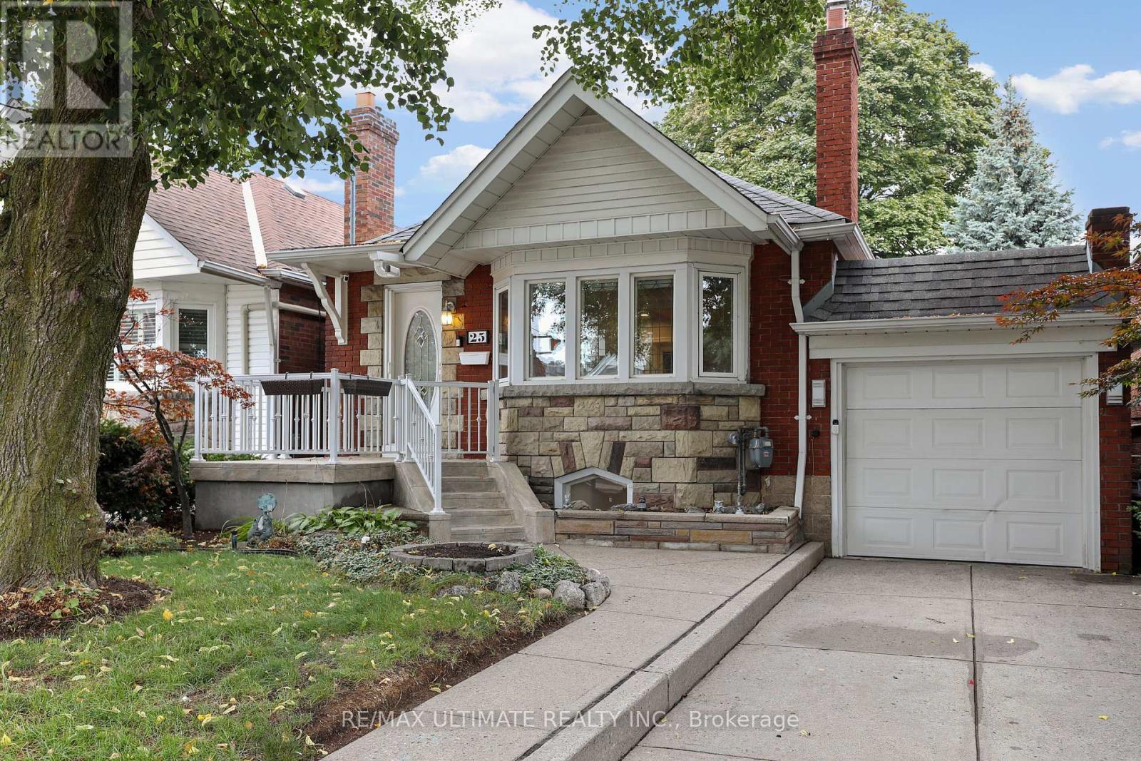 25 FAIRSIDE AVENUE, Toronto, Ontario