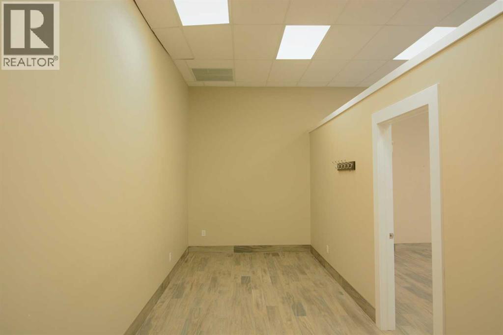 1, 1370 Robinson Avenue, Penhold, Alberta  T0M 1R0 - Photo 10 - A2175024