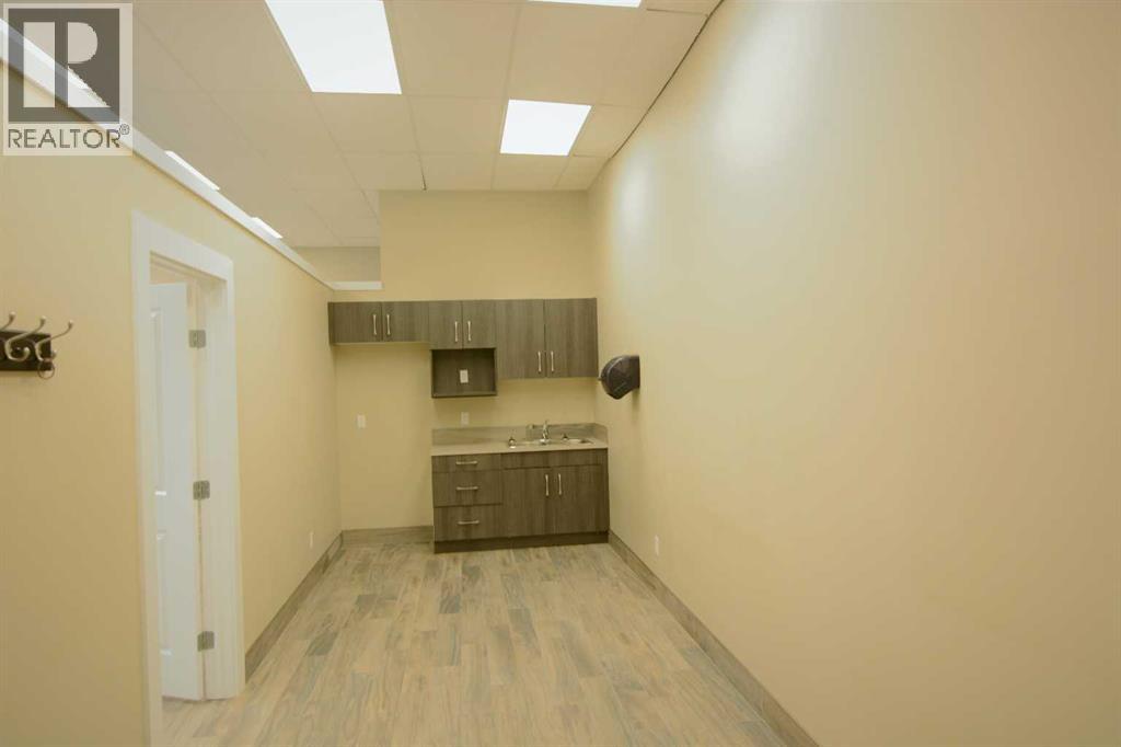 1, 1370 Robinson Avenue, Penhold, Alberta  T0M 1R0 - Photo 9 - A2175024