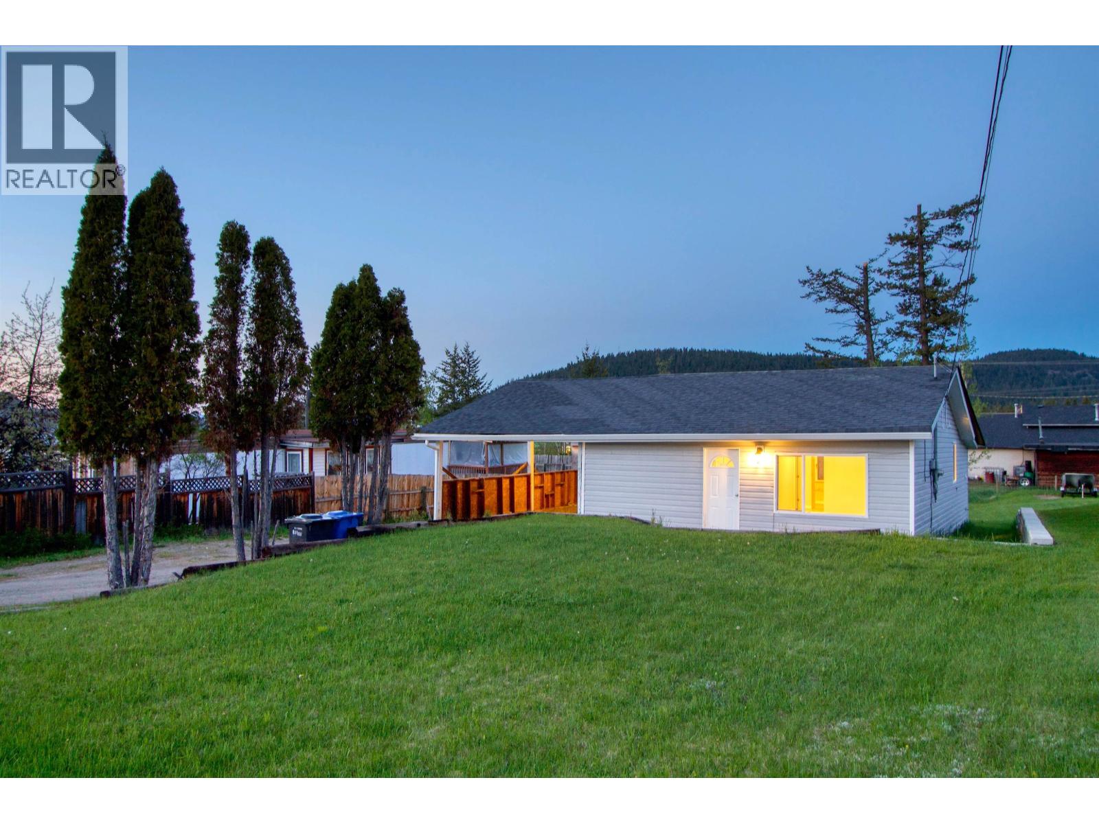 933 SCOTT ROAD, 100 Mile House, British Columbia