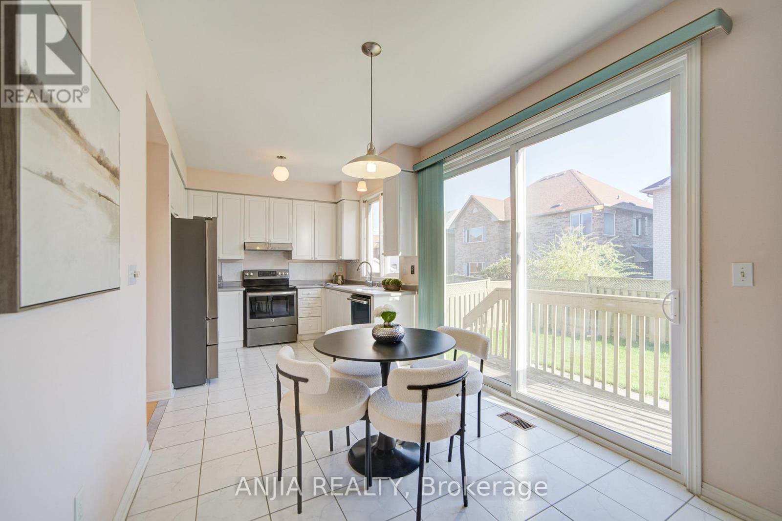 131 Winston Castle Drive, Markham, Ontario  L6C 2G7 - Photo 21 - N12431833