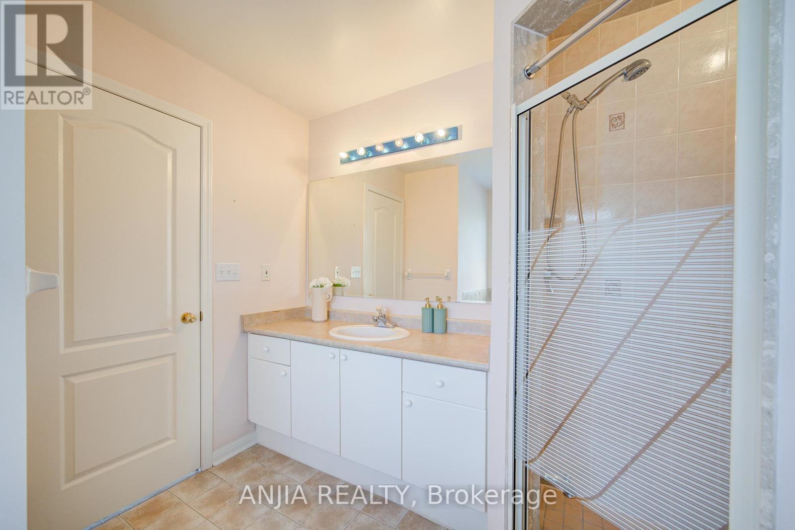131 Winston Castle Drive, Markham, Ontario  L6C 2G7 - Photo 36 - N12431833