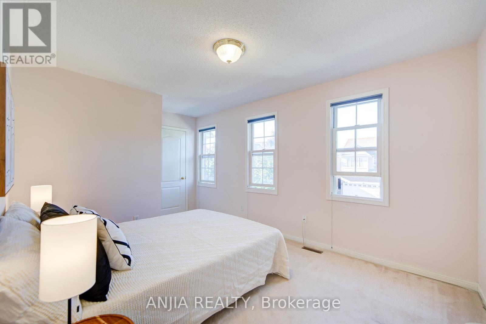 131 Winston Castle Drive, Markham, Ontario  L6C 2G7 - Photo 37 - N12431833