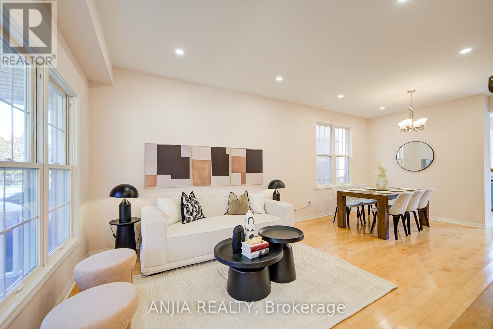 131 Winston Castle Drive, Markham, Ontario  L6C 2G7 - Photo 7 - N12431833