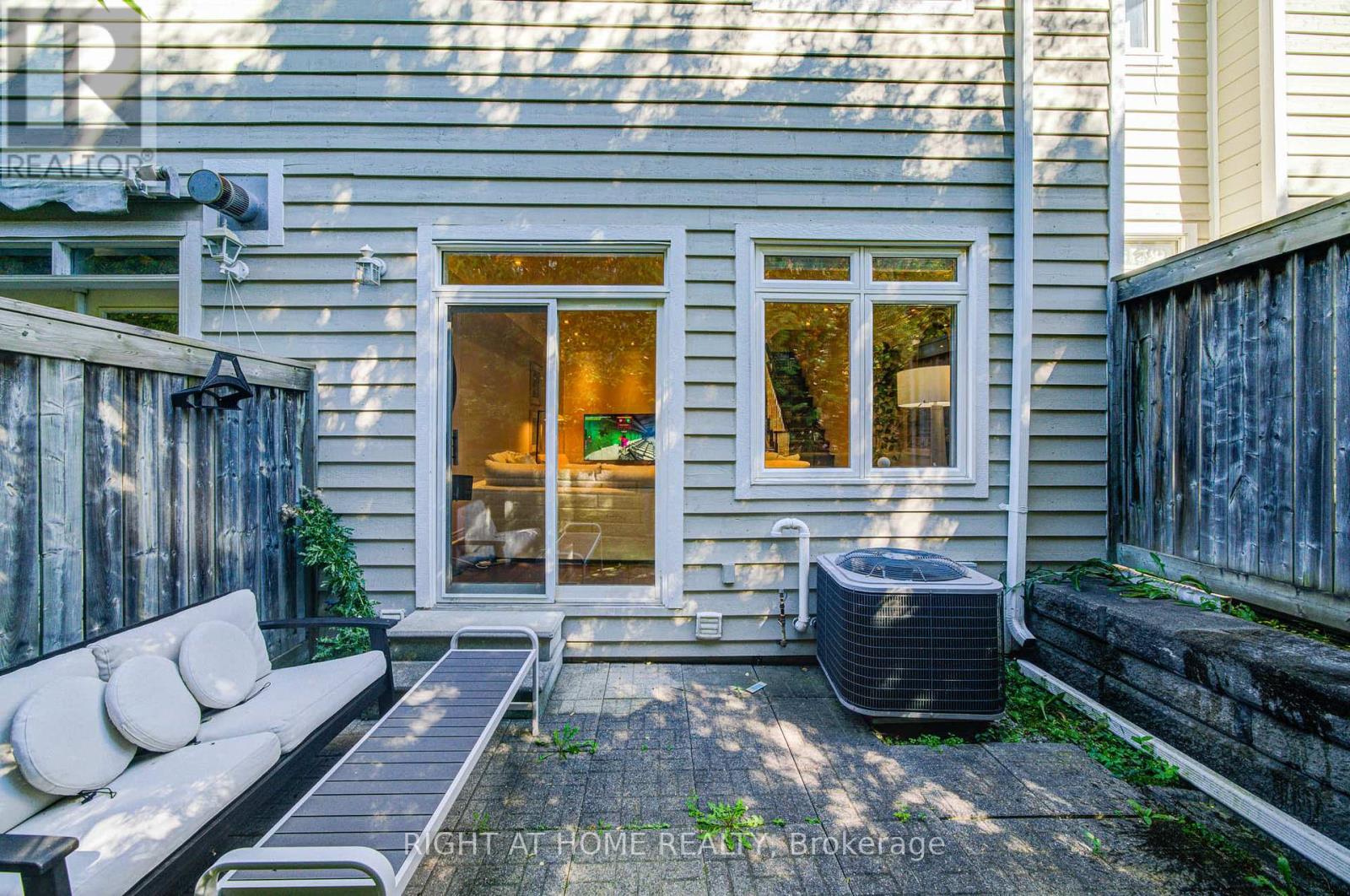 24 - 1008 On Bogart Circle, Newmarket, Ontario  L3Y 8T4 - Photo 45 - N12431859