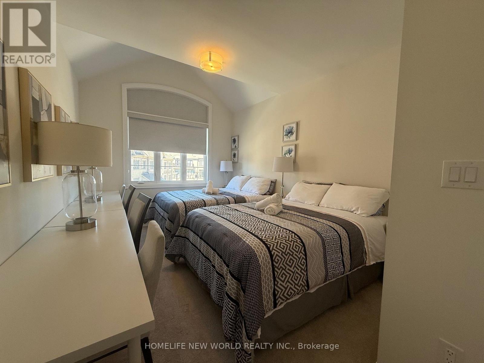 15 West Village Lane, Markham, Ontario  L6C 1K4 - Photo 14 - N12431905