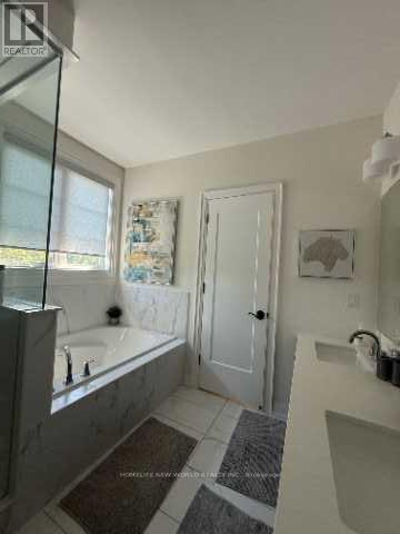 15 West Village Lane, Markham, Ontario  L6C 1K4 - Photo 34 - N12431905