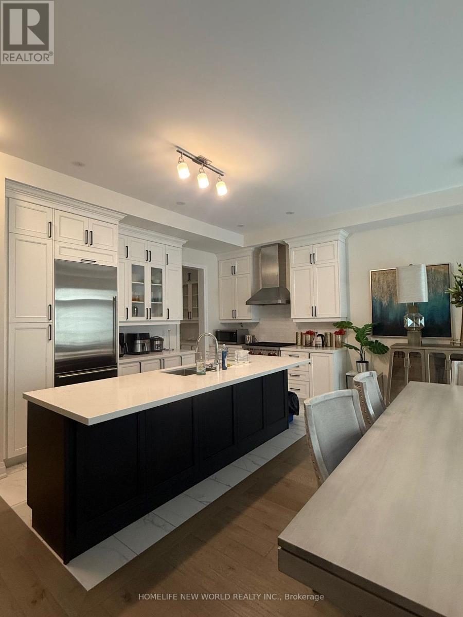 15 West Village Lane, Markham, Ontario  L6C 1K4 - Photo 5 - N12431905