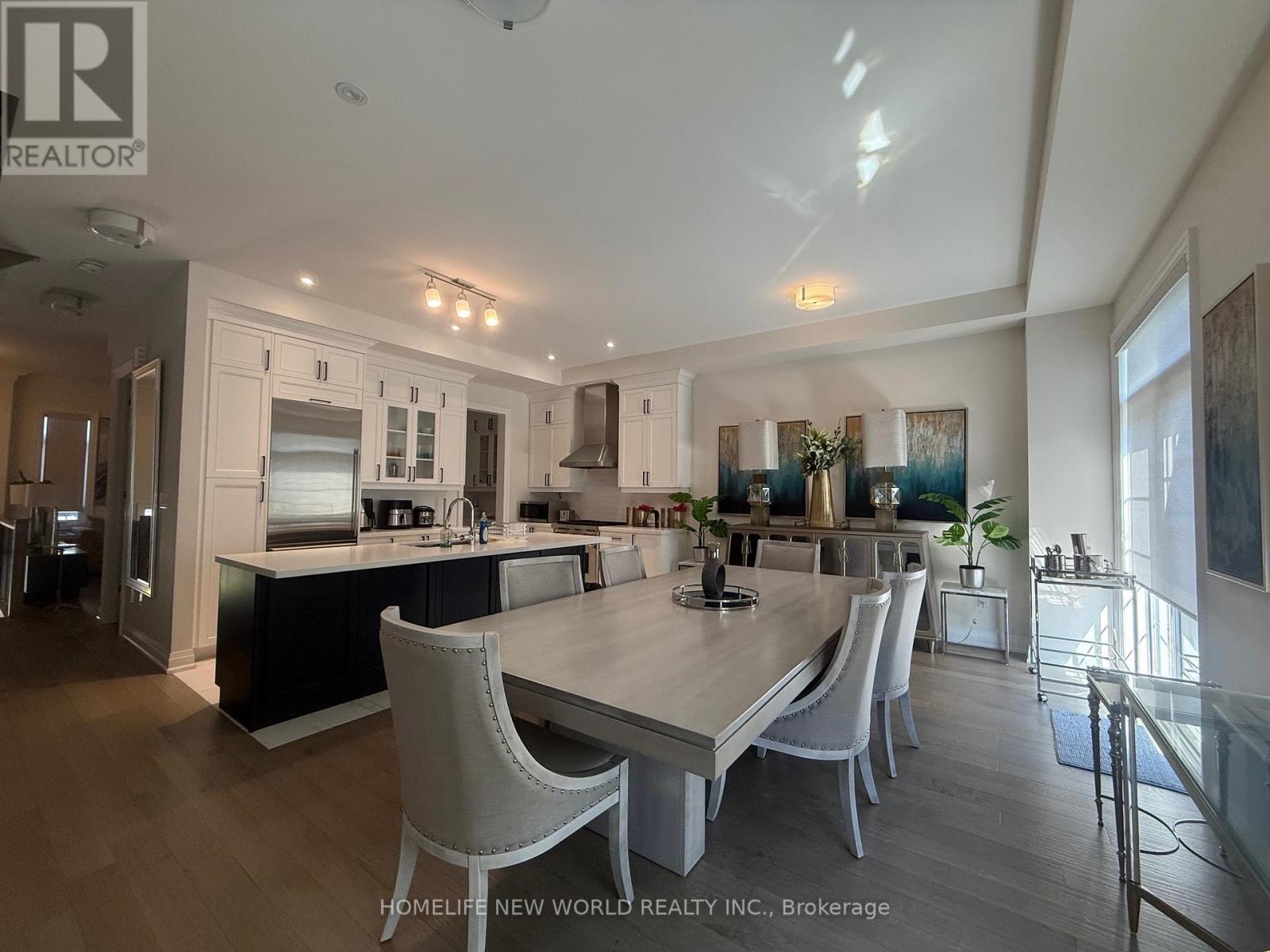 15 West Village Lane, Markham, Ontario  L6C 1K4 - Photo 9 - N12431905