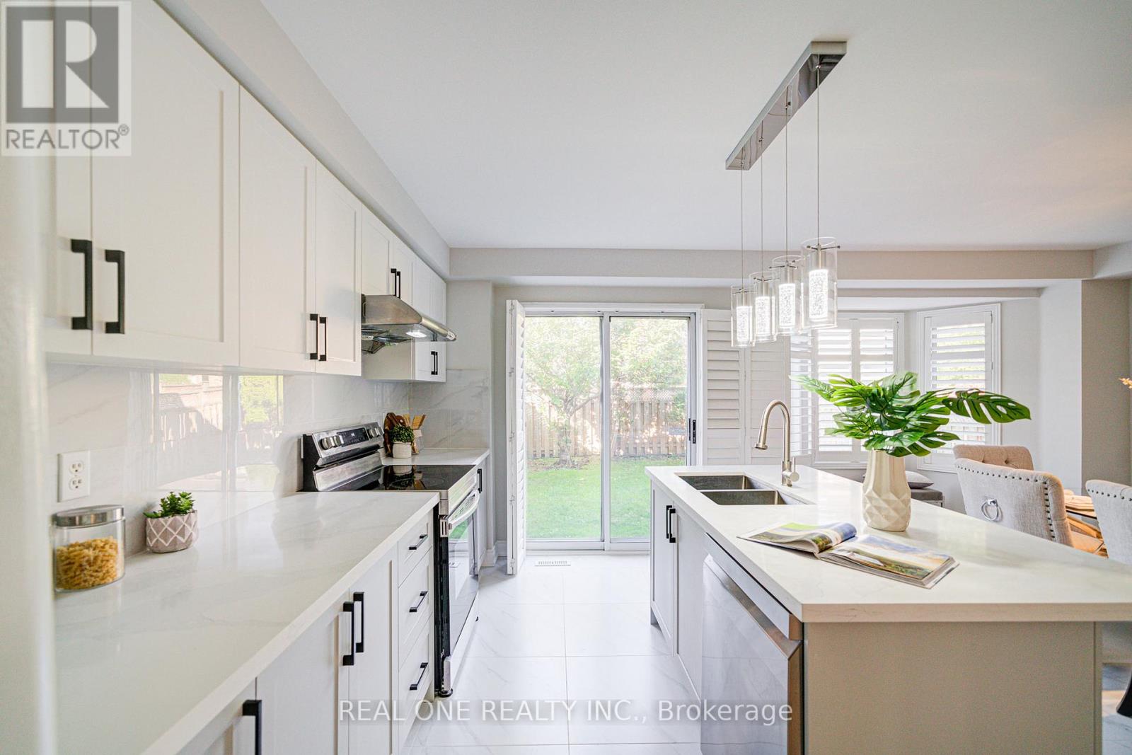 32 Frobisher Street, Richmond Hill, Ontario  L4B 4H7 - Photo 13 - N12431912