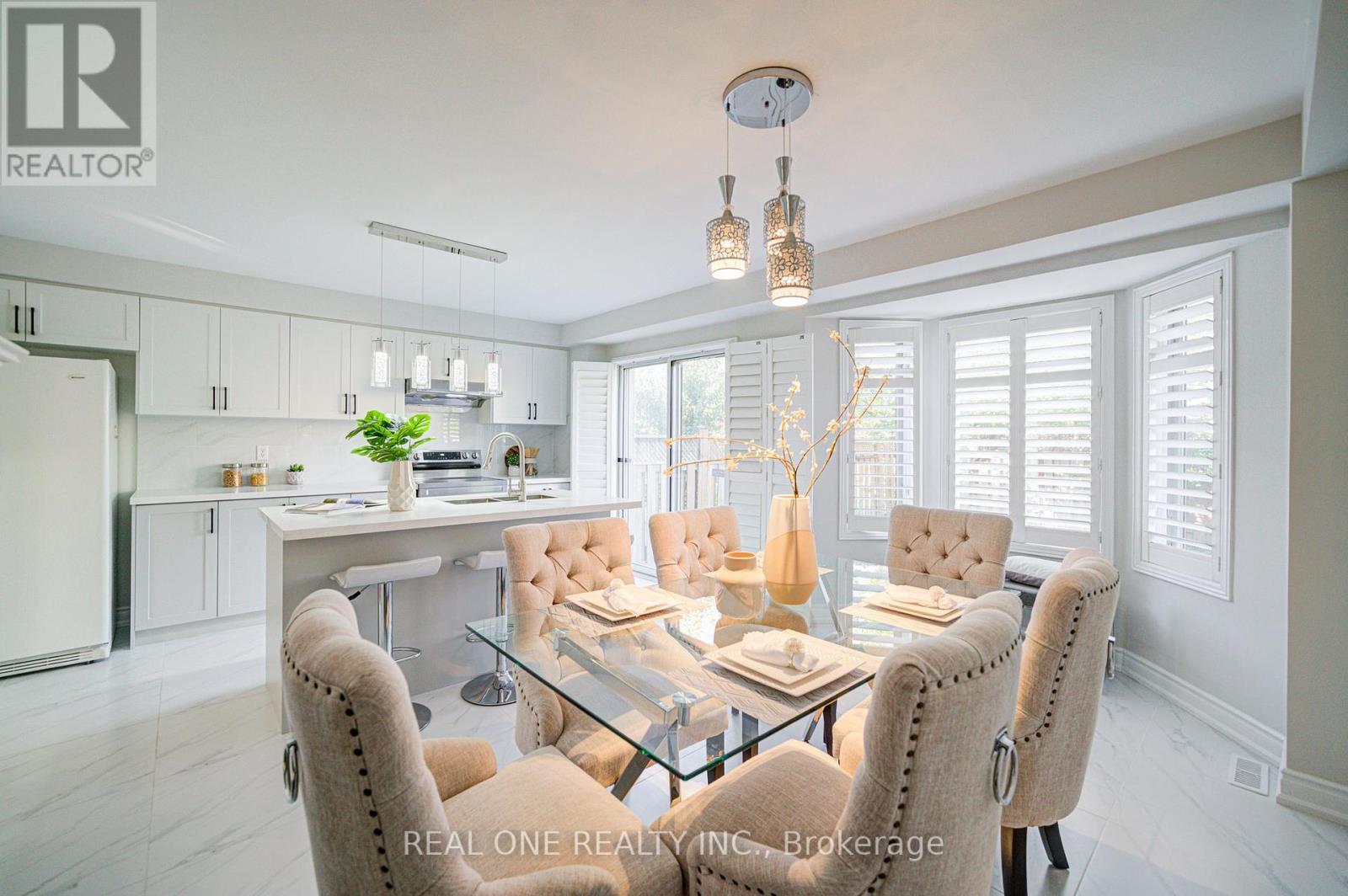 32 Frobisher Street, Richmond Hill, Ontario  L4B 4H7 - Photo 17 - N12431912