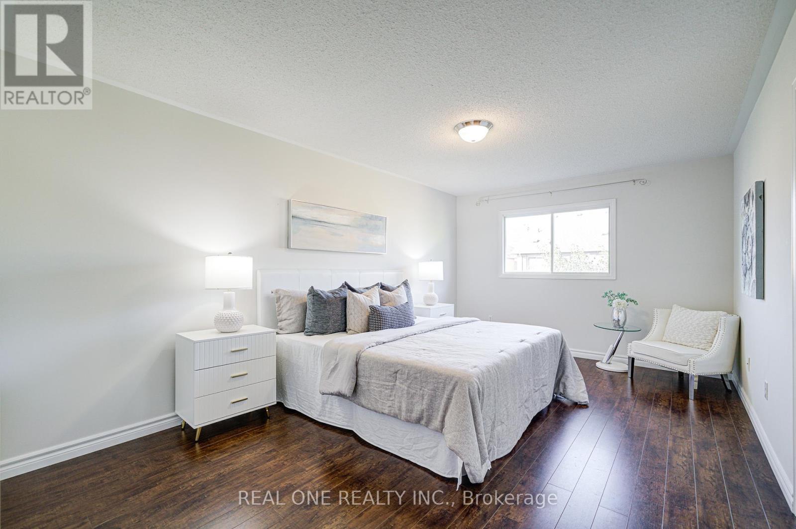 32 Frobisher Street, Richmond Hill, Ontario  L4B 4H7 - Photo 18 - N12431912
