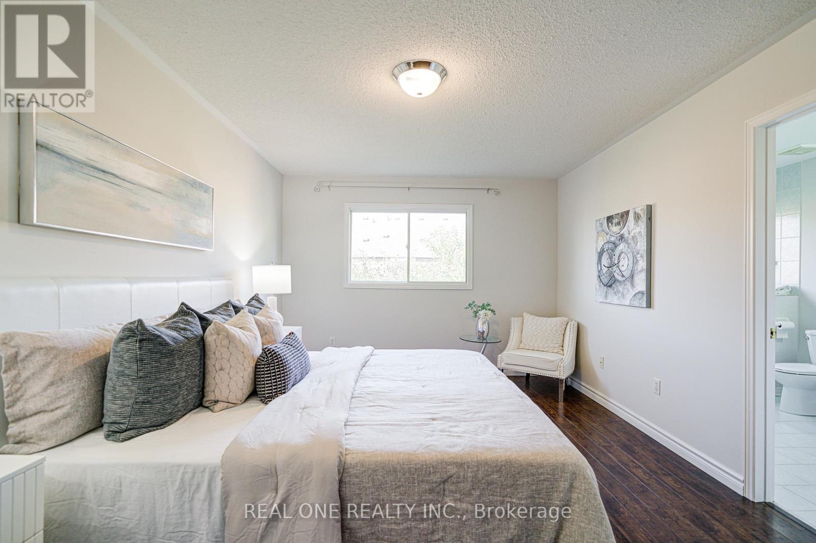 32 Frobisher Street, Richmond Hill, Ontario  L4B 4H7 - Photo 19 - N12431912
