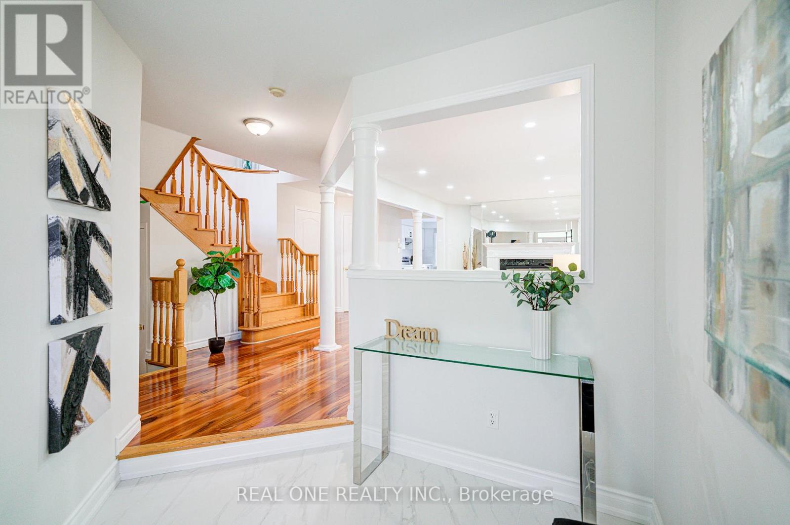 32 Frobisher Street, Richmond Hill, Ontario  L4B 4H7 - Photo 2 - N12431912