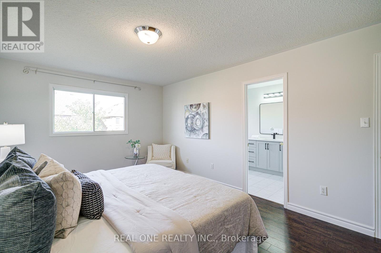 32 Frobisher Street, Richmond Hill, Ontario  L4B 4H7 - Photo 20 - N12431912