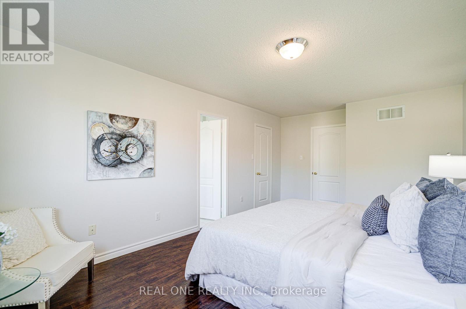 32 Frobisher Street, Richmond Hill, Ontario  L4B 4H7 - Photo 22 - N12431912