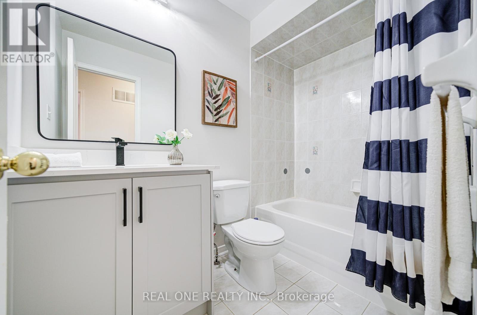 32 Frobisher Street, Richmond Hill, Ontario  L4B 4H7 - Photo 25 - N12431912