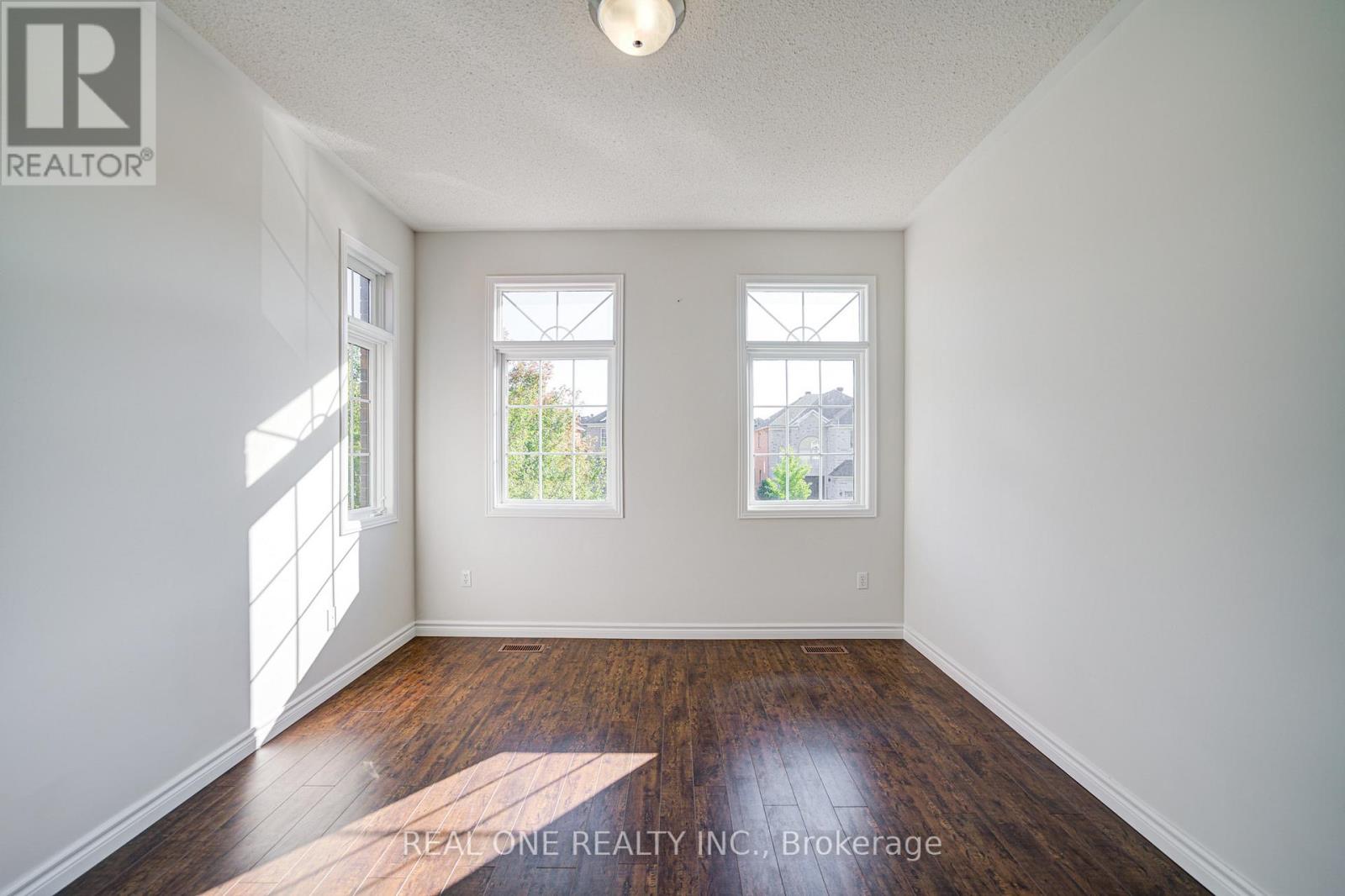 32 Frobisher Street, Richmond Hill, Ontario  L4B 4H7 - Photo 26 - N12431912