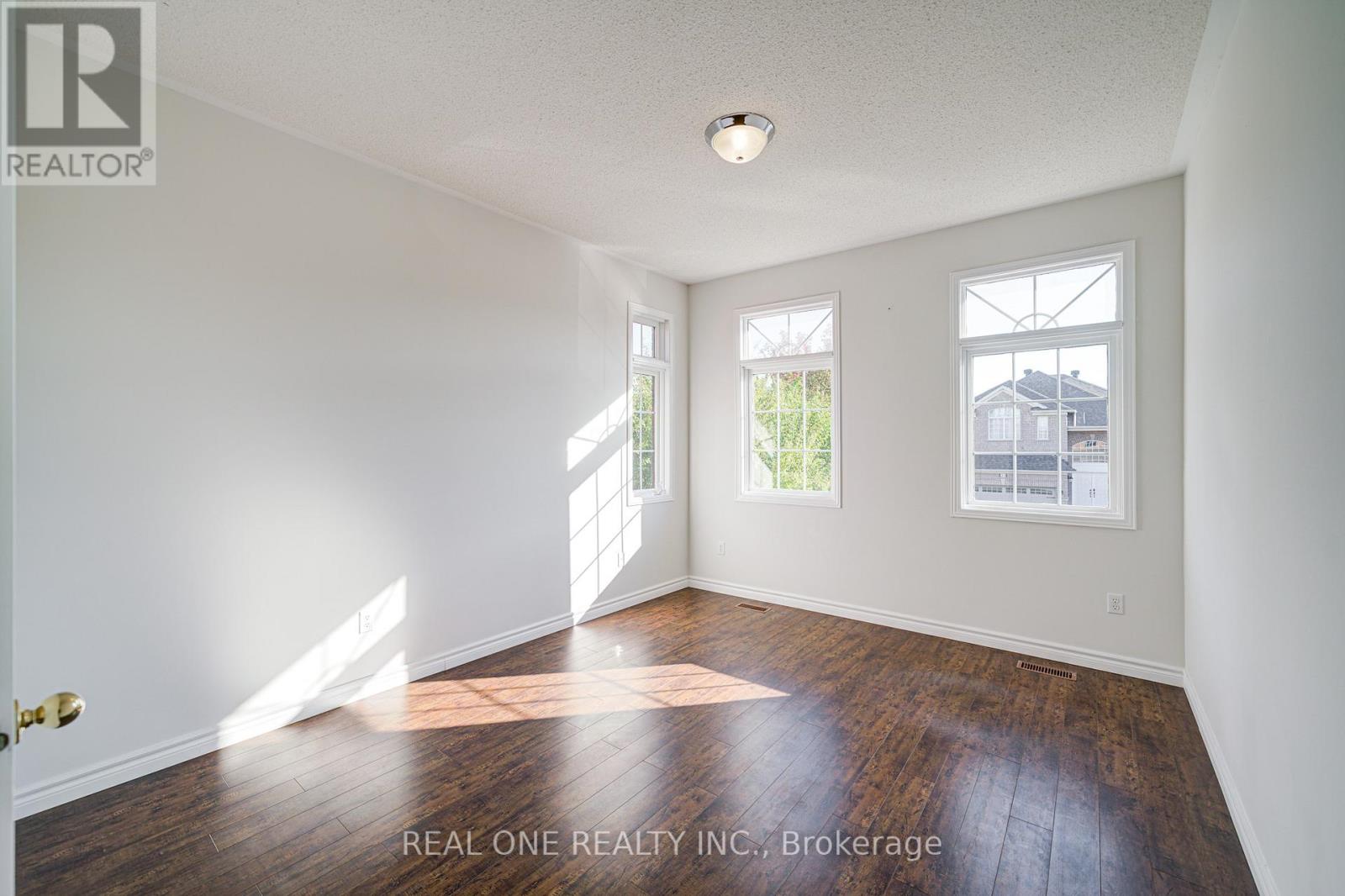 32 Frobisher Street, Richmond Hill, Ontario  L4B 4H7 - Photo 27 - N12431912