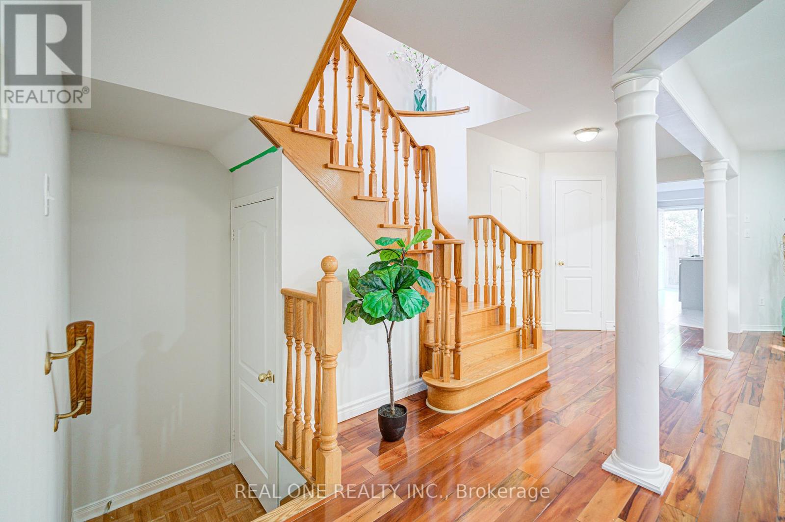 32 Frobisher Street, Richmond Hill, Ontario  L4B 4H7 - Photo 3 - N12431912