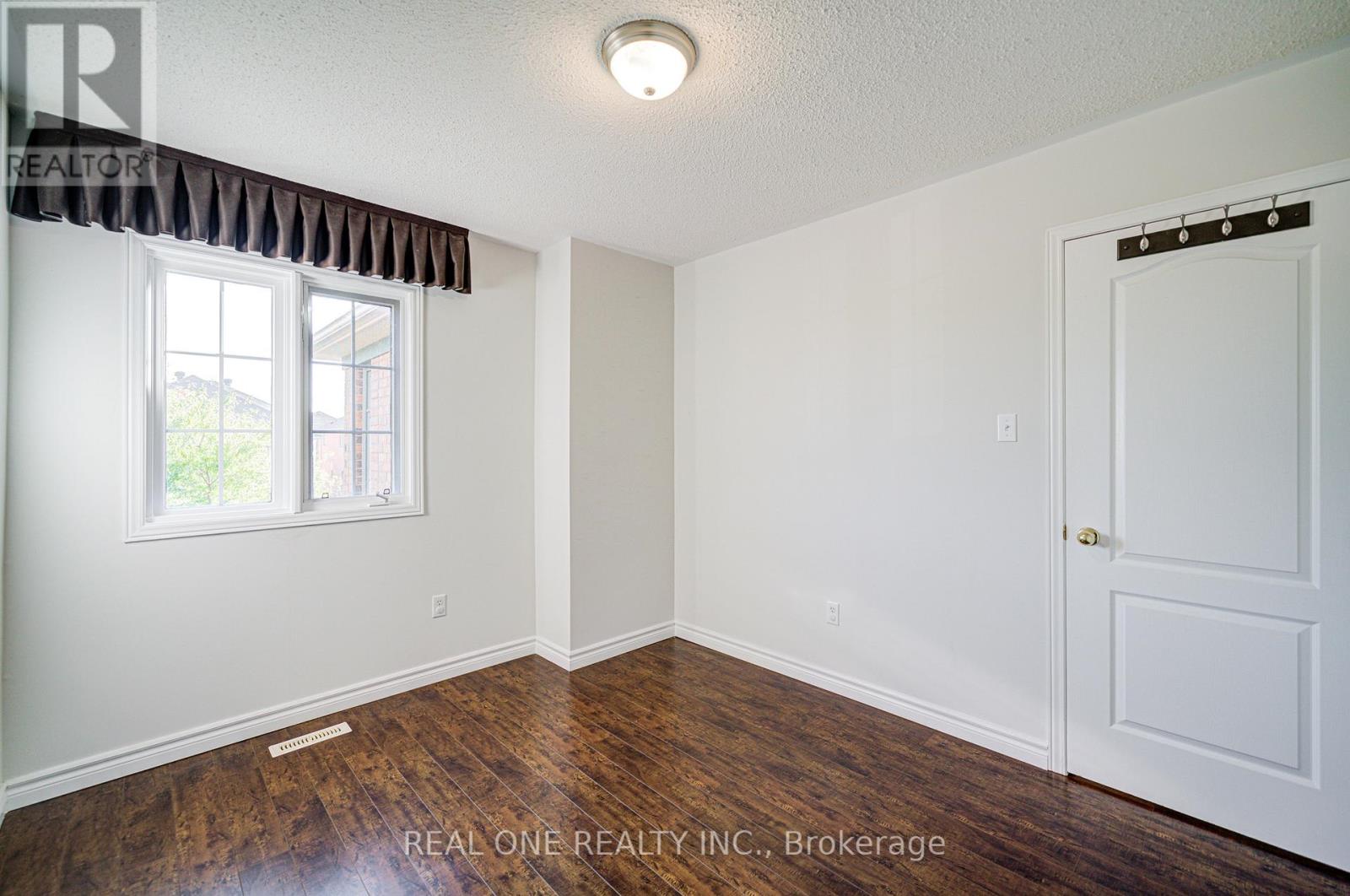 32 Frobisher Street, Richmond Hill, Ontario  L4B 4H7 - Photo 30 - N12431912