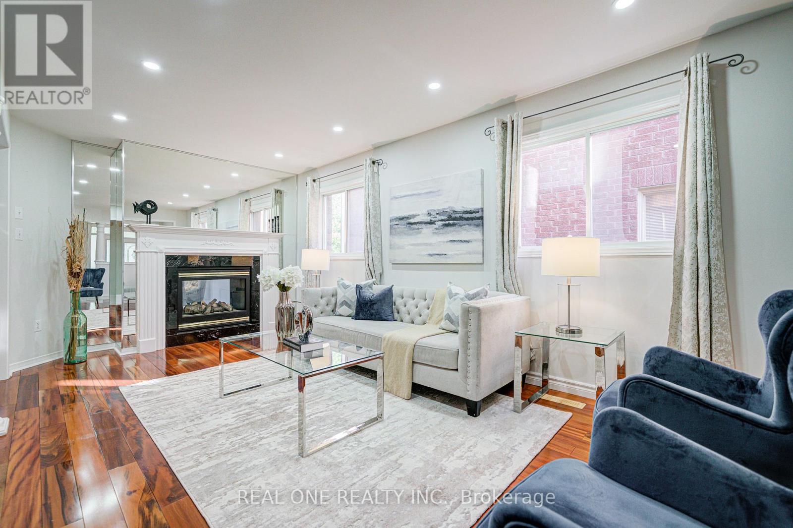 32 Frobisher Street, Richmond Hill, Ontario  L4B 4H7 - Photo 6 - N12431912