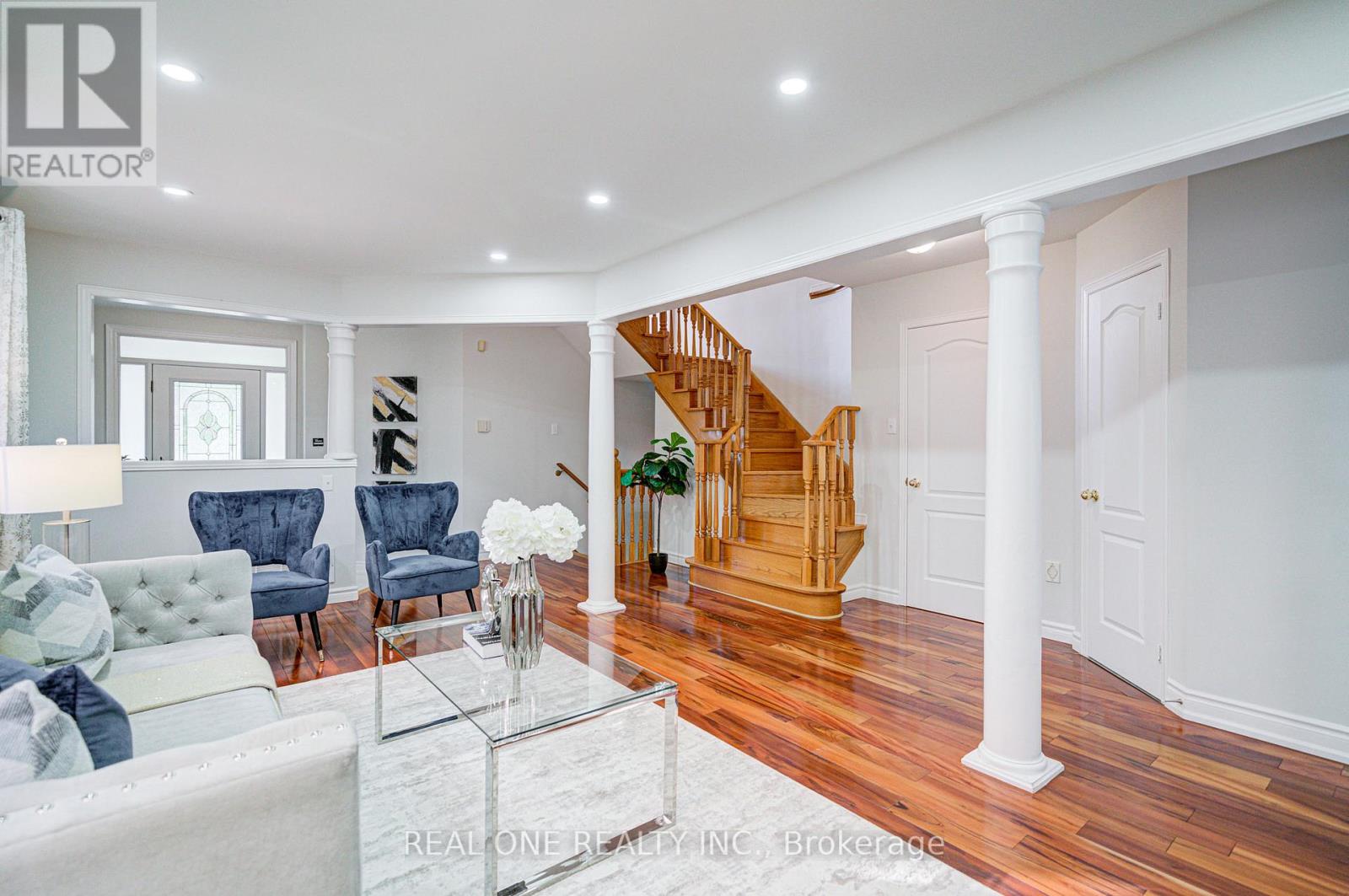 32 Frobisher Street, Richmond Hill, Ontario  L4B 4H7 - Photo 7 - N12431912