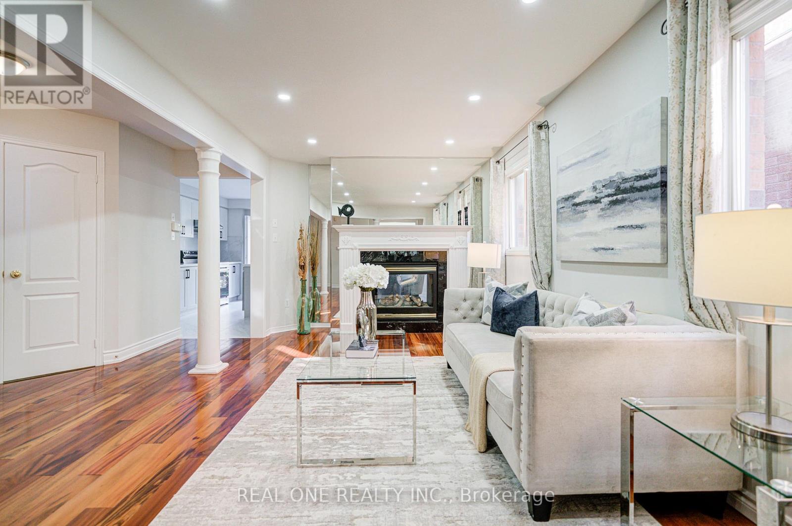 32 Frobisher Street, Richmond Hill, Ontario  L4B 4H7 - Photo 8 - N12431912
