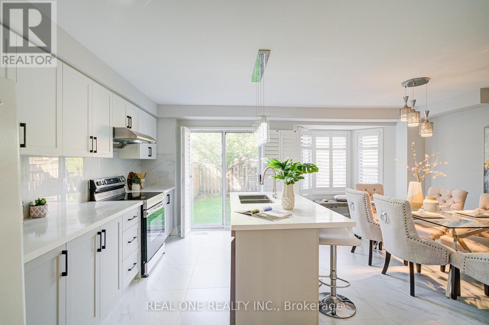 32 Frobisher Street, Richmond Hill, Ontario  L4B 4H7 - Photo 9 - N12431912