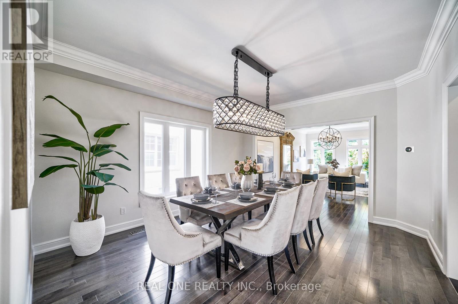 26 Clarendon Drive, Richmond Hill, Ontario  L4B 3Z5 - Photo 10 - N12431927