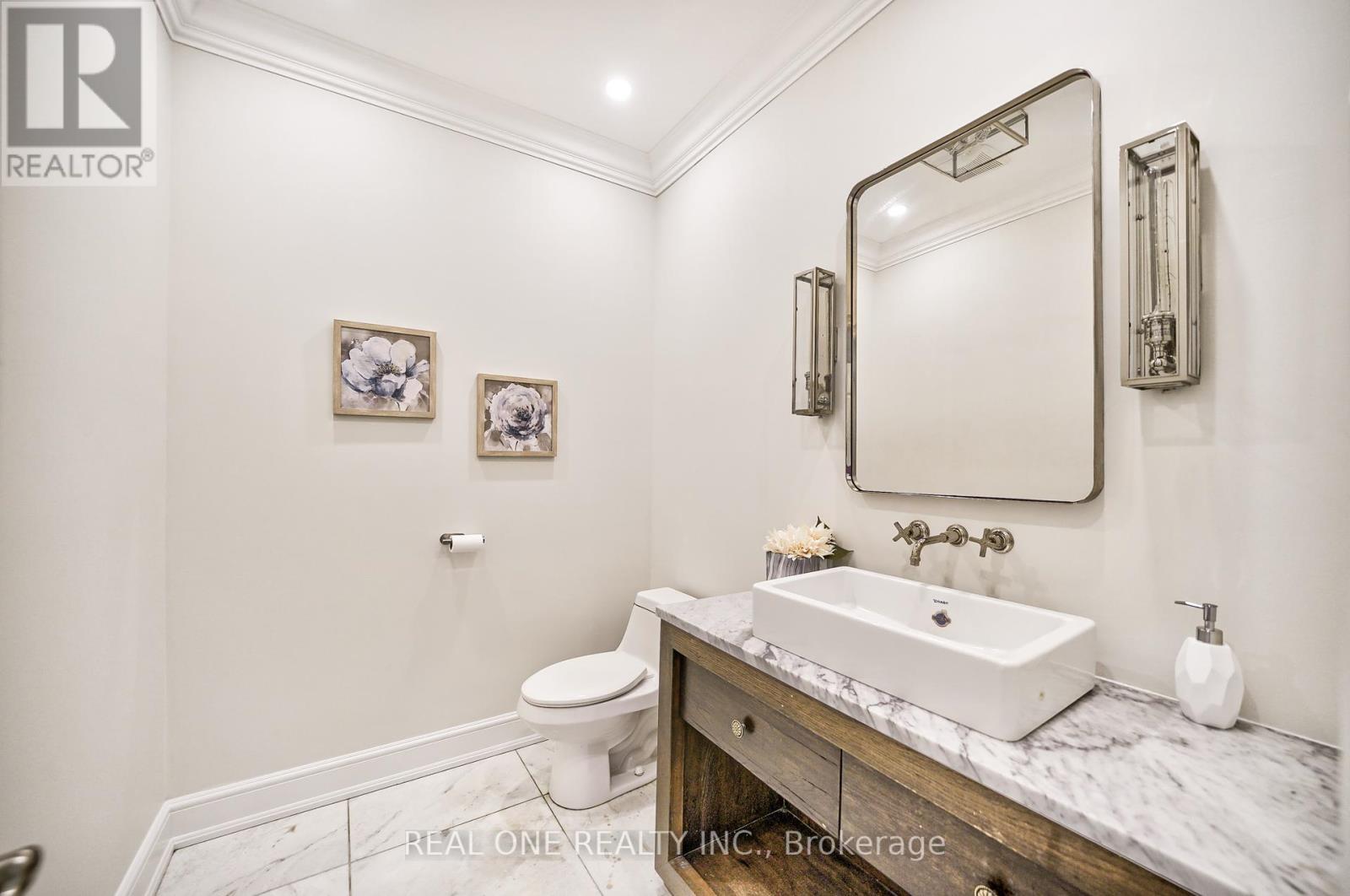 26 Clarendon Drive, Richmond Hill, Ontario  L4B 3Z5 - Photo 18 - N12431927