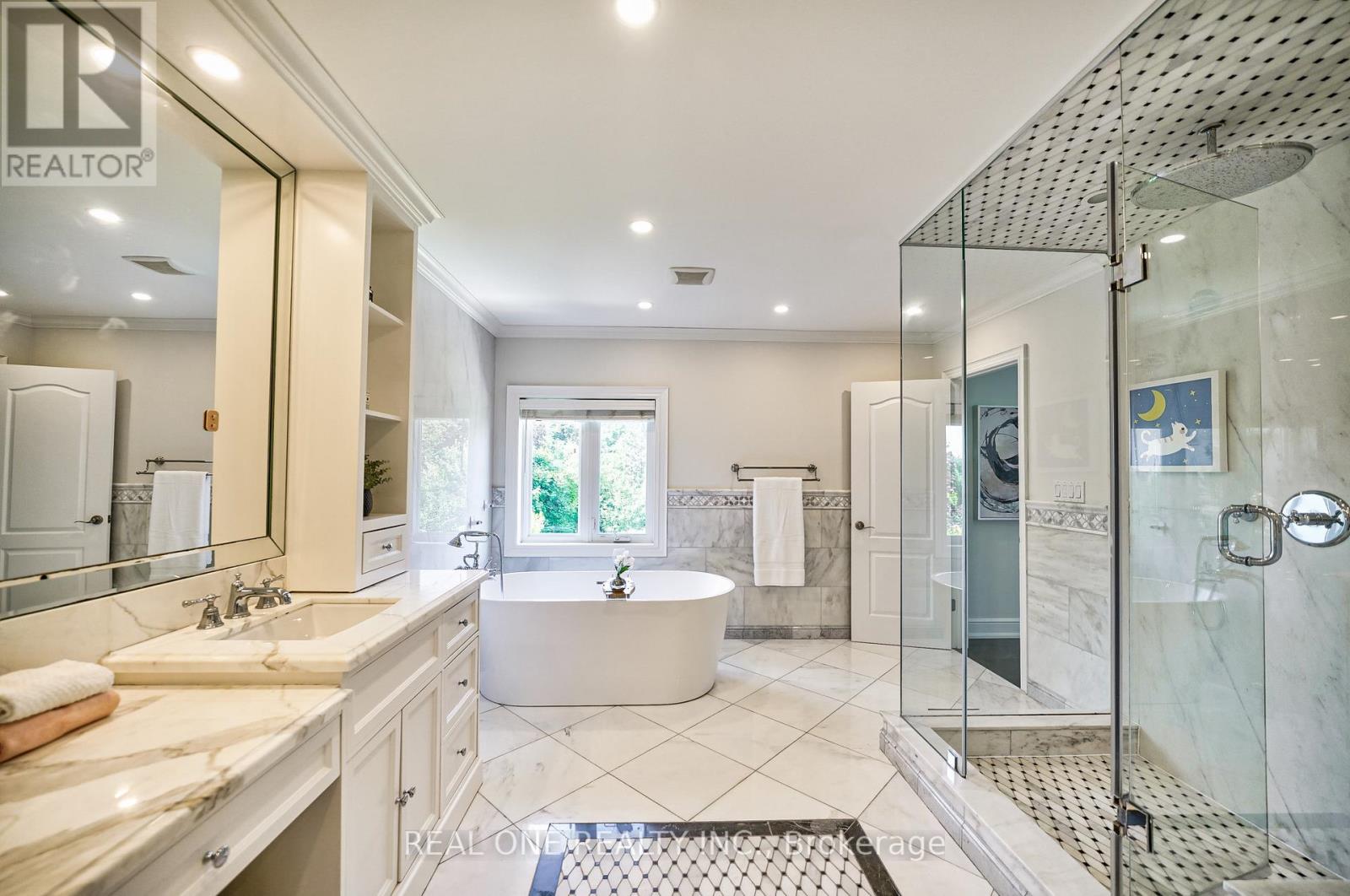 26 Clarendon Drive, Richmond Hill, Ontario  L4B 3Z5 - Photo 29 - N12431927