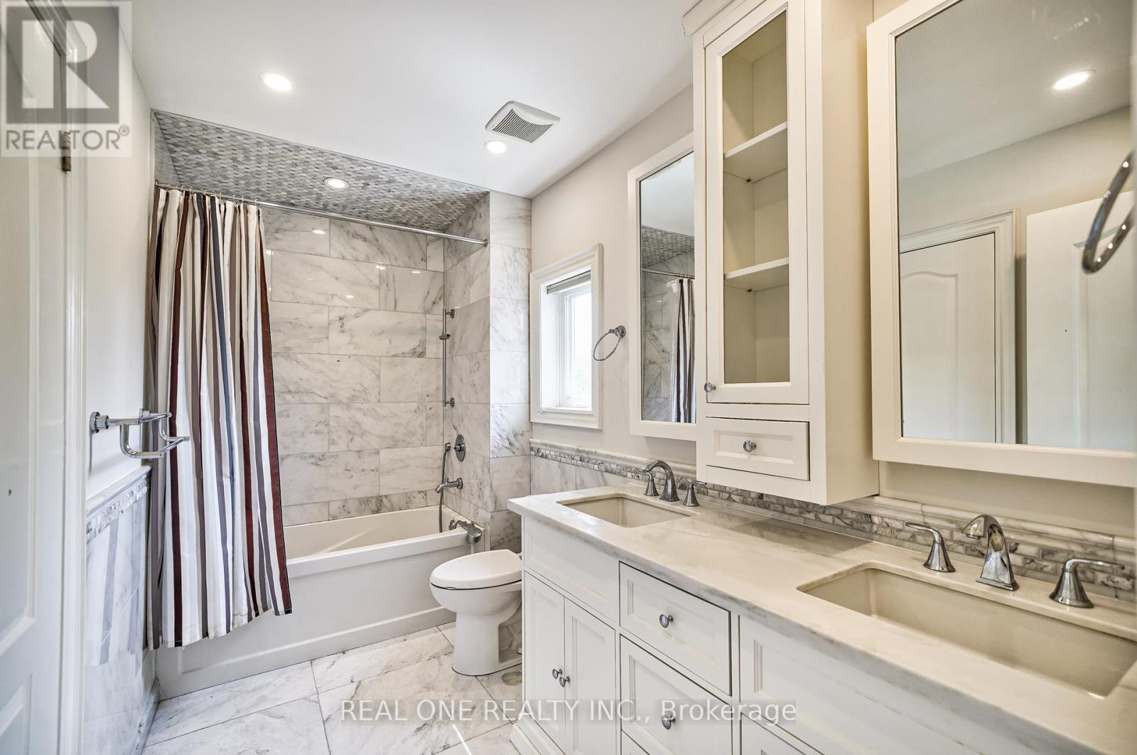 26 Clarendon Drive, Richmond Hill, Ontario  L4B 3Z5 - Photo 31 - N12431927