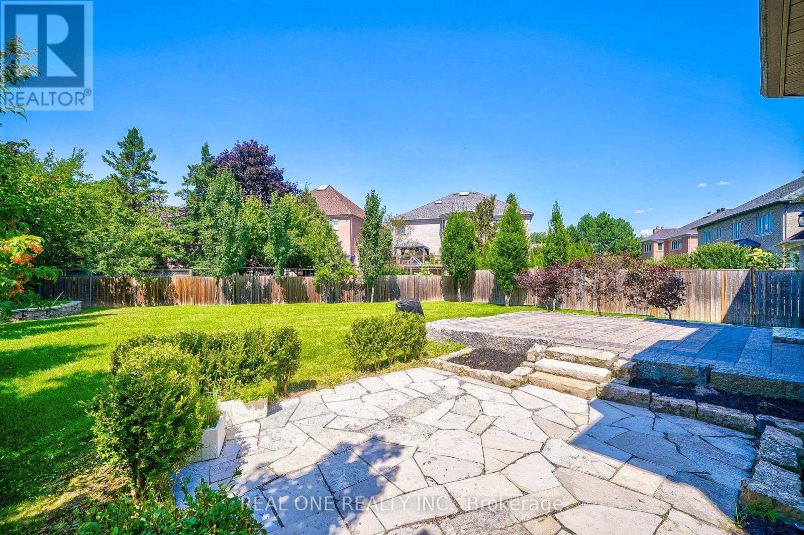 26 Clarendon Drive, Richmond Hill, Ontario  L4B 3Z5 - Photo 39 - N12431927