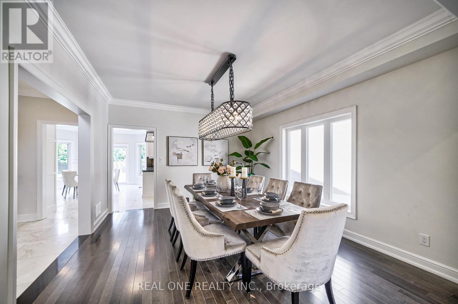 26 Clarendon Drive, Richmond Hill, Ontario  L4B 3Z5 - Photo 6 - N12431927