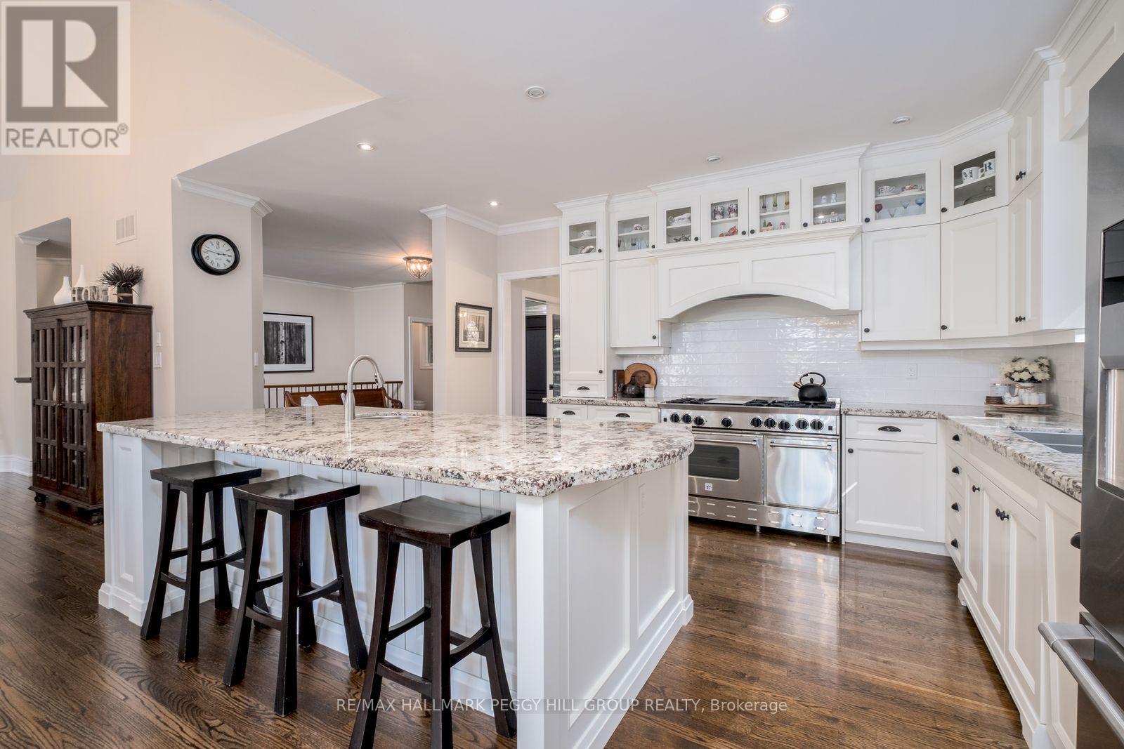 68 Mactaggart Drive, King, Ontario  L0G 1N0 - Photo 5 - N12431939