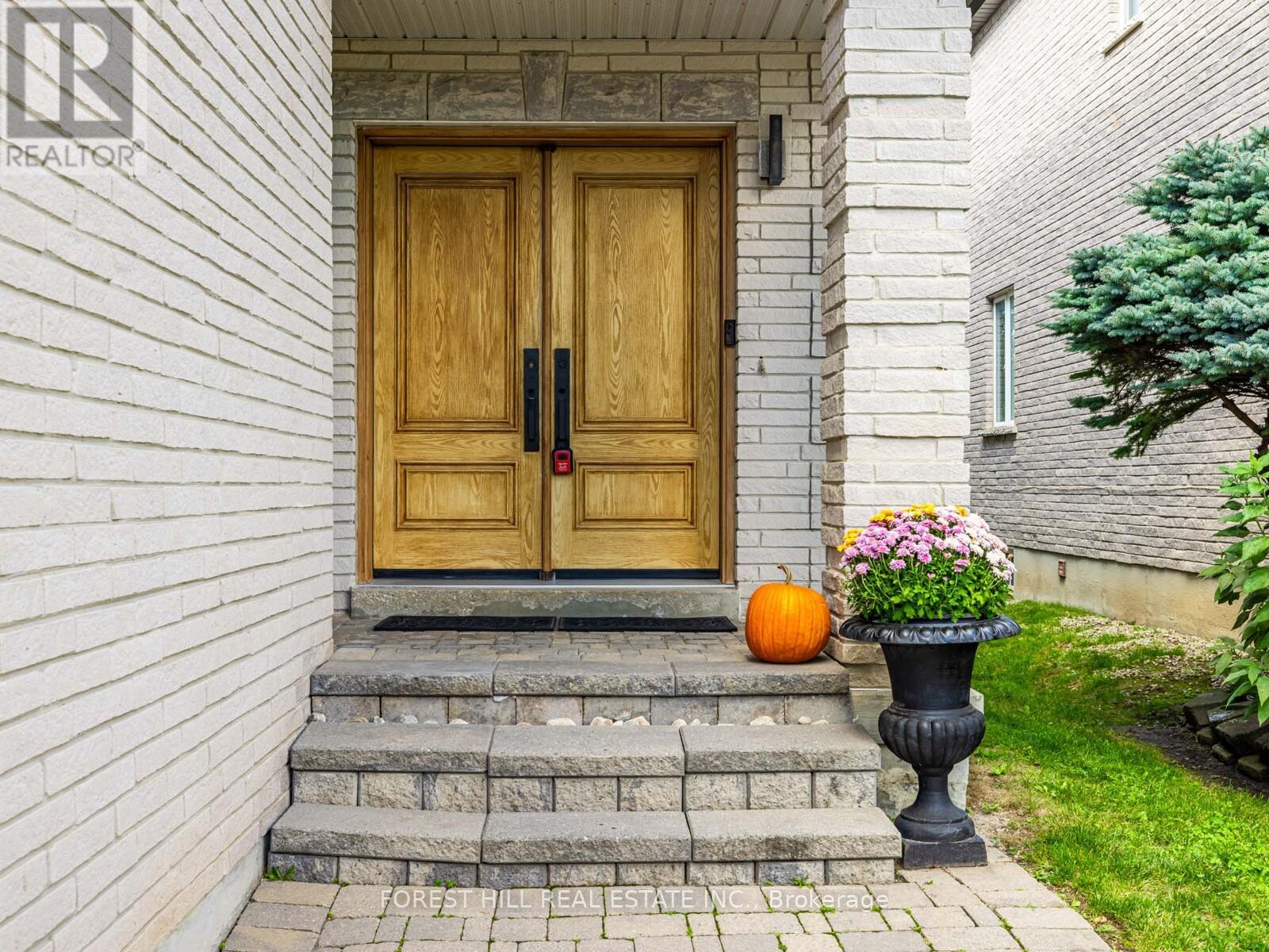 134 Royal Palm Drive, Vaughan, Ontario  L4J 8K1 - Photo 2 - N12431940
