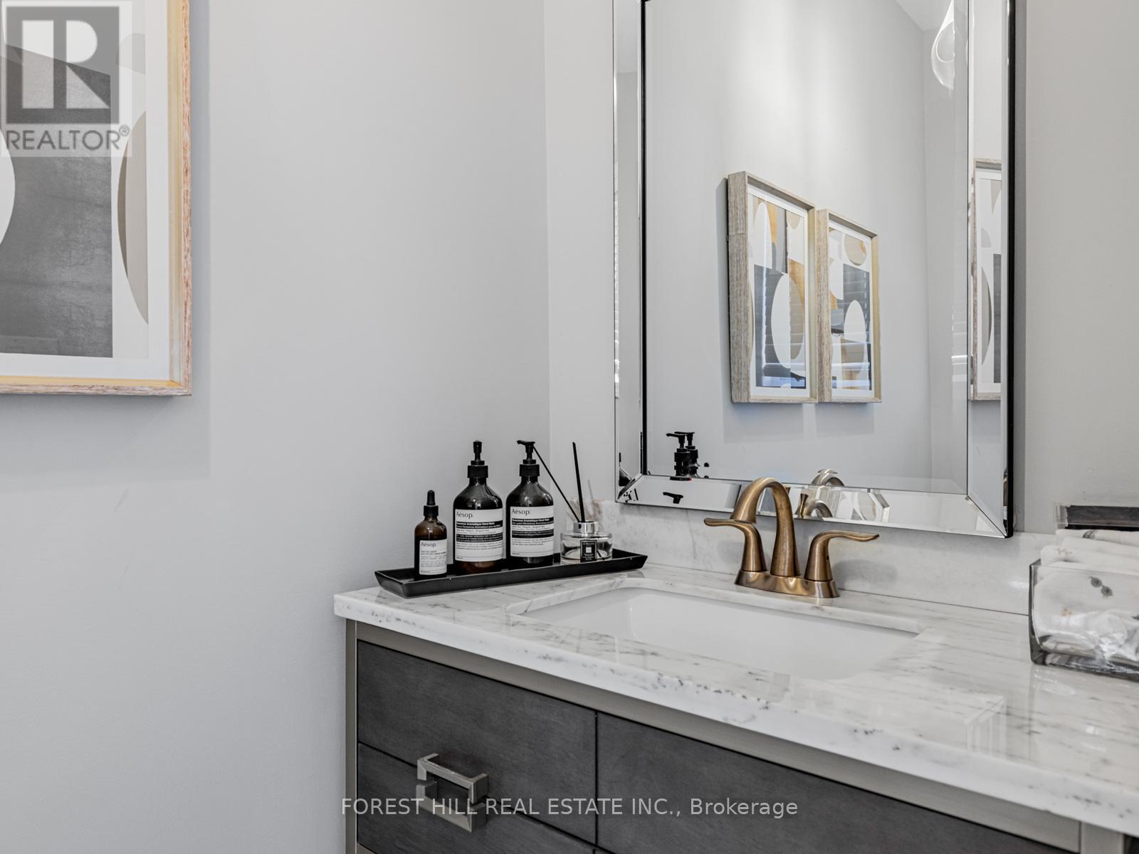 134 Royal Palm Drive, Vaughan, Ontario  L4J 8K1 - Photo 4 - N12431940