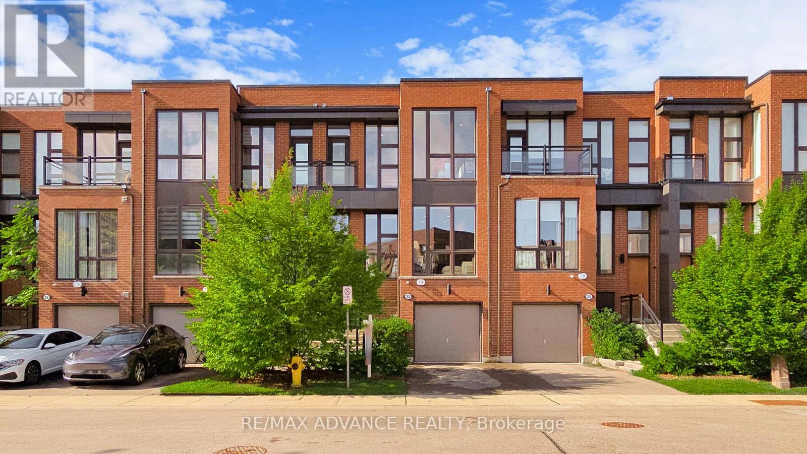 32 CRESTRIDGE DRIVE, Vaughan, Ontario