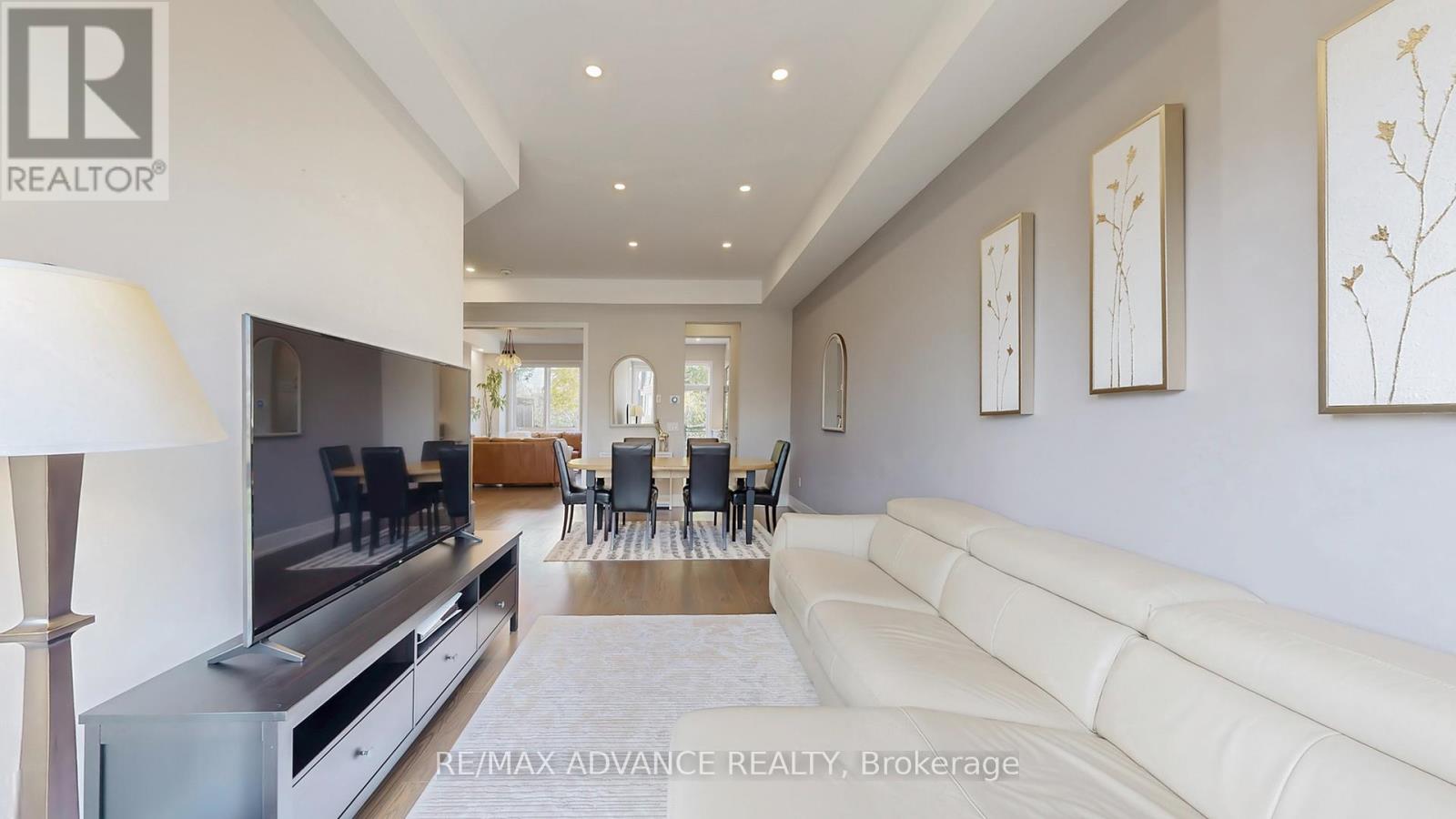 32 Crestridge Drive, Vaughan, Ontario  L4J 0K1 - Photo 4 - N12431943