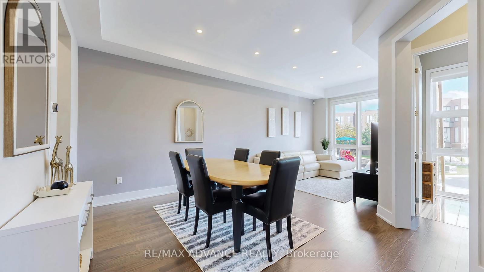 32 Crestridge Drive, Vaughan, Ontario  L4J 0K1 - Photo 7 - N12431943