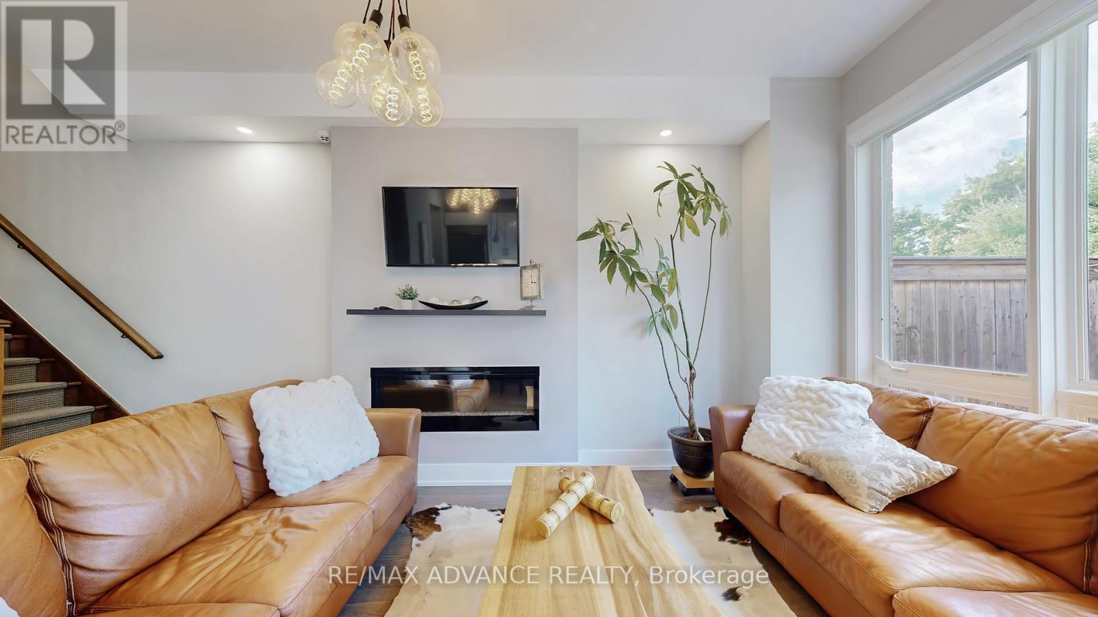 32 Crestridge Drive, Vaughan, Ontario  L4J 0K1 - Photo 9 - N12431943