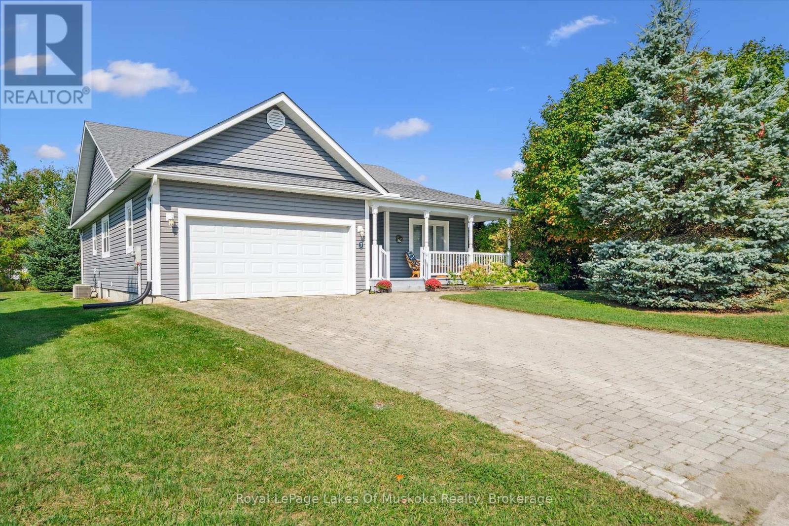 7 Inveraray Court, Bracebridge, Ontario  P1L 2H2 - Photo 2 - X12431781