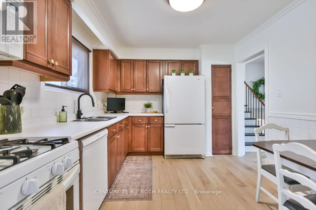 32 Lonsdale Place, Barrie (Grove East), Ontario  L4M 4J1 - Photo 10 - S12431850